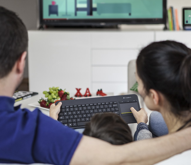 Teclado LOGITECH K400 PLUS — 1